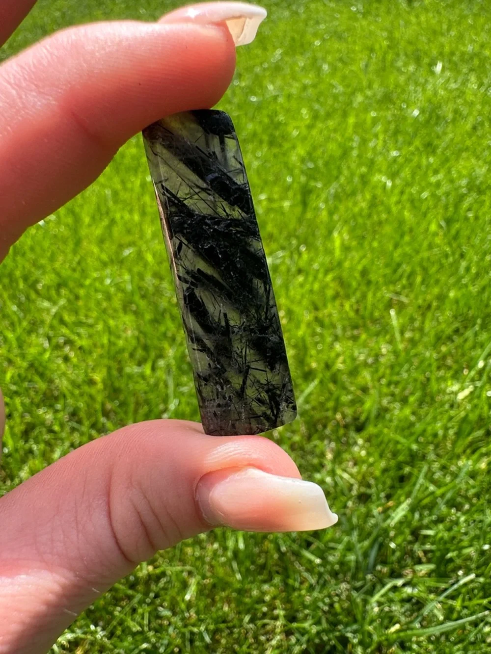 Natural Green and Black Tumbled Stone for Reptile Habitat